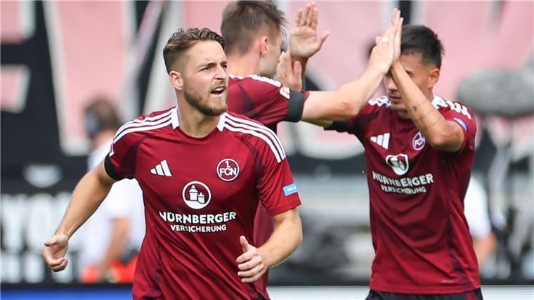 Erster Klose-Sieg: Nürnberger 3:1-Comeback gegen Schalke Lukas Schleimer war Aktivposten und Torschütze beim FCN.