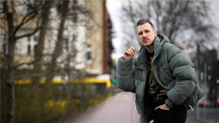Lukas Strobel ist besser bekannt als der Rapper Alligatoah.