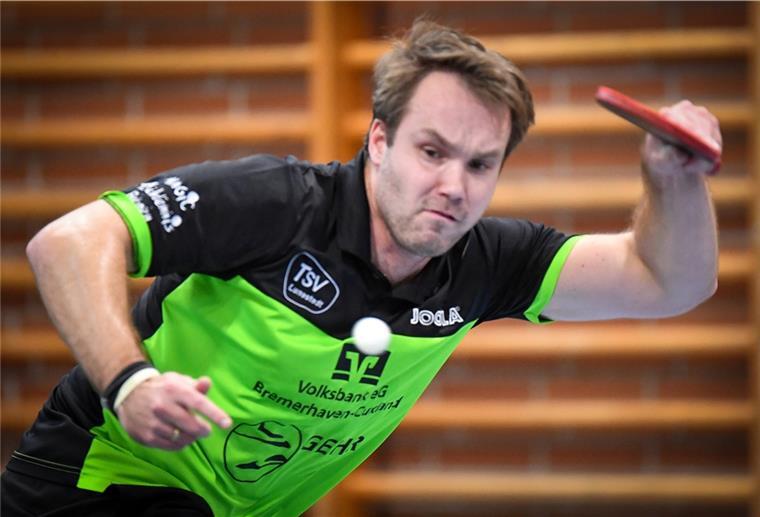 Darum herrscht beim TSV Lunestedt große Freude Mann mit verbissenem Gesicht an der Tischtennisplatte