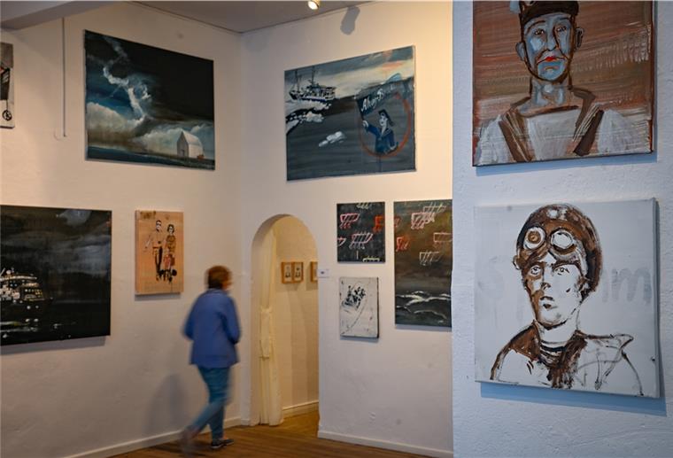Ausstellung Galerie 149: Gebrochene Helden auf See Lutz Hölscher misstraut den Männerbildern der Vergangenheit. Seine Helden blicken eher ängstlich in die Welt.