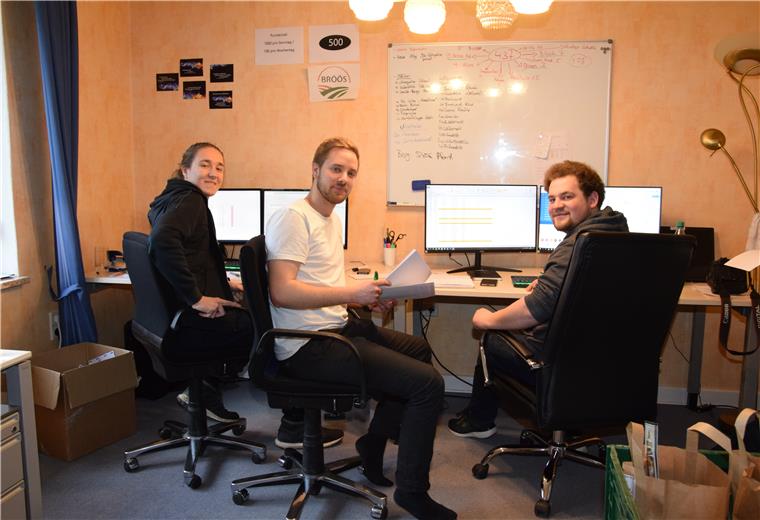 Maarten Heins (Mitte), Mirko Benert (links) und Thore Wülpern vom Rockstedter "Bröös"-Kern-Team verzeichnen Wachstumsraten.
