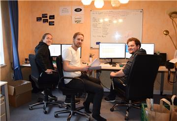 Maarten Heins (Mitte), Mirko Benert (links) und Thore Wülpern vom Rockstedter "Bröös"-Kern-Team verzeichnen Wachstumsraten.