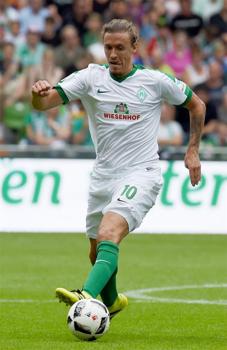 Werder Bremen setzt Erfolgsserie fort Machte den Anfang: Max Kruse schoss für Werder Bremen das erste von fünf Toren gegen den SC Freiburg.
