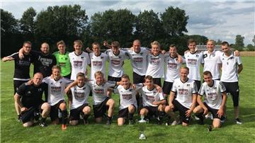 Machten aus dem Doublesieg der Vorsaison ein zumindest in der Börde Sittensen gültiges Triple: Die Bezirksliga-Fußballer des SV Ippensen. 