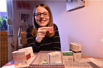 Madeleine nimmt zum Frühstück fünf Tabletten und abends noch ein paar weitere Medikamente. Sonst würde ihr Körper ihre Leber abstoßen.