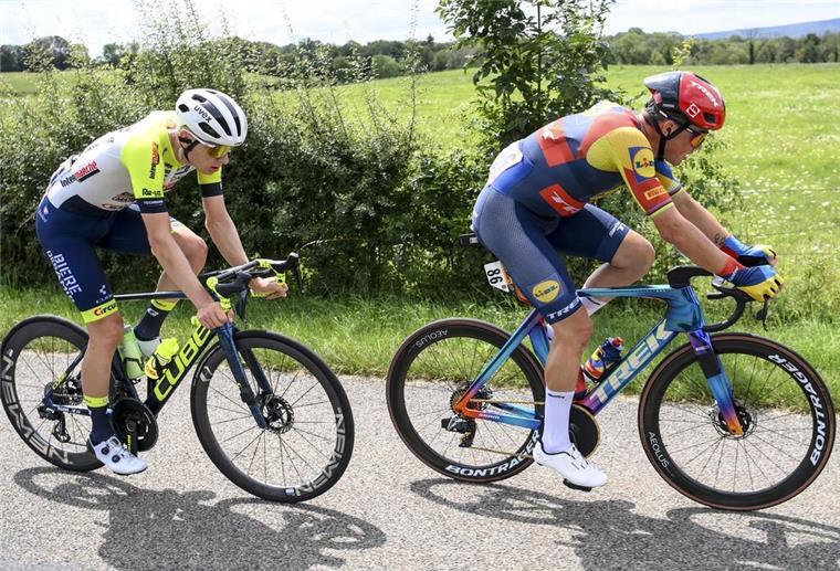 Mads Pedersen (rechts) aus Dänemark vom Team Lidl-Trek zählt momentan zum Top-Favoriten der Deutschland Tour 2023.