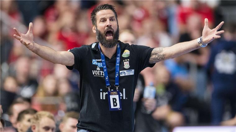 Magdeburgs Trainer Bennet Wiegert bekommt einen neuen Spieler.
