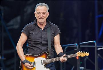 Magenprobleme setzen Bruce Springsteen im September außer Gefecht - der Musiker freut sich nach eigener Aussage aber schon auf seine Bühnen-Rückkehr.
