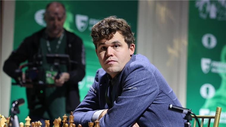 Nach Jeans-Eklat und Hochzeit: Magnus Carlsen in Bundesliga Magnus Carlsen bei der Schnellschach-WM in New York.