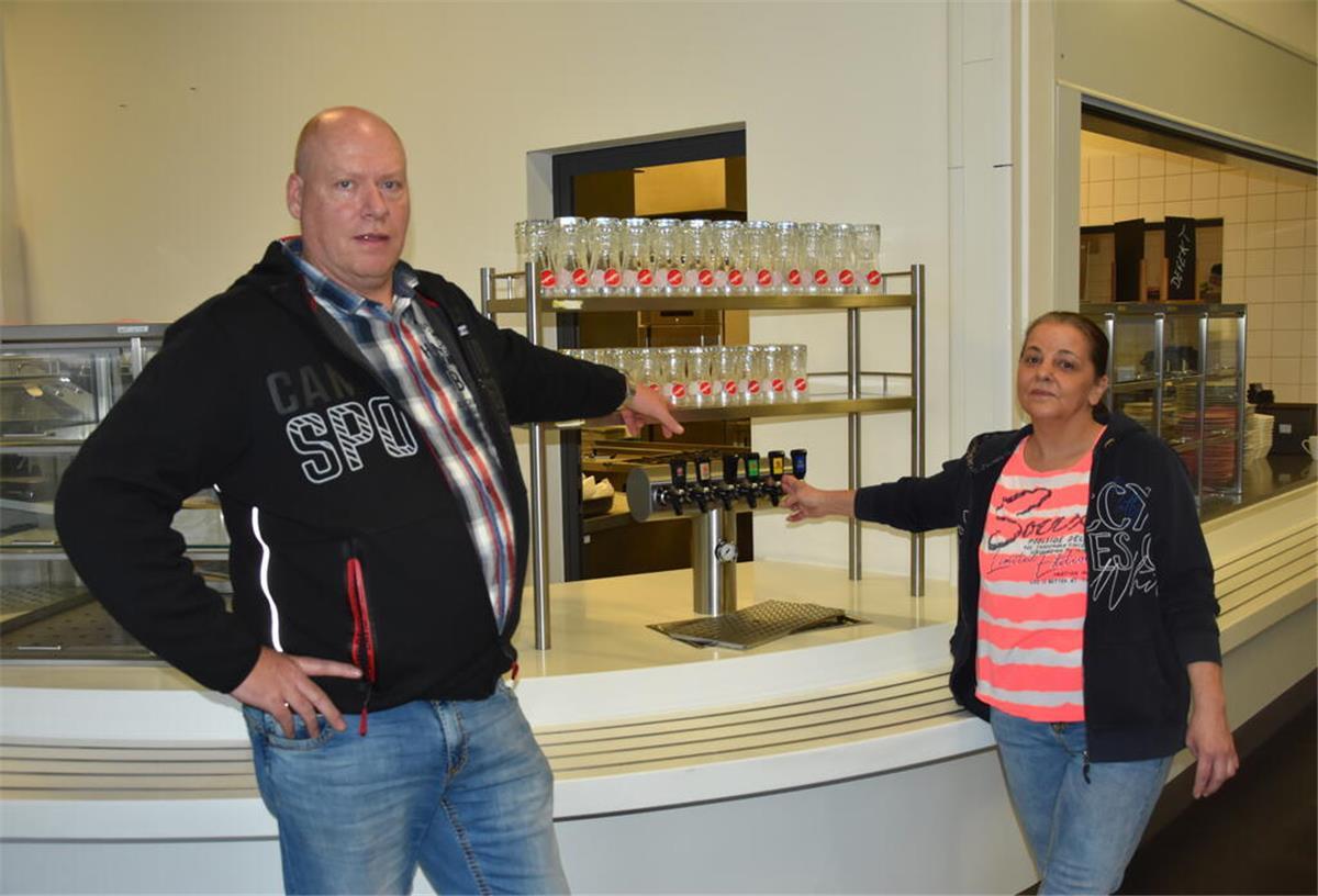Zeven: „Ostekoch“-Kantine erhält neuen Betreiber und neuen Namen Das Foto zeigt Maik Nitti und seine Partnerin Gudrun Maack.
