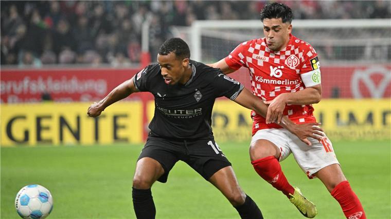 Kleindienst trifft: Glückliches Remis für Gladbach in Mainz Mainz um Nadiem Amiri (r) belohnte sich gegen Gladbach um Alassane Plea nicht für eine gute erste Hälfte.