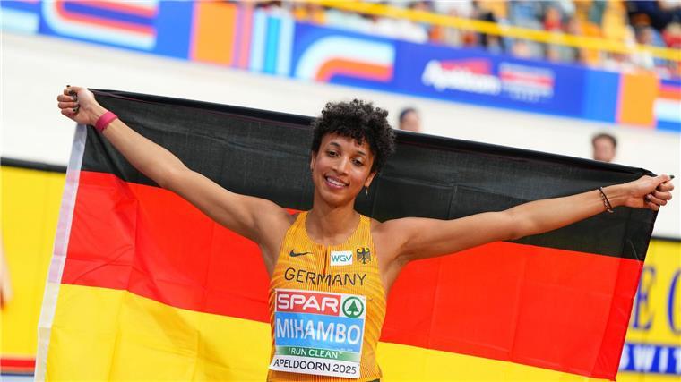 Mihambo rettet Bronze bei Hallen-EM - Assani im Rollstuhl Malaika Mihambo freute sich über EM-Bronze im letzten Versuch.
