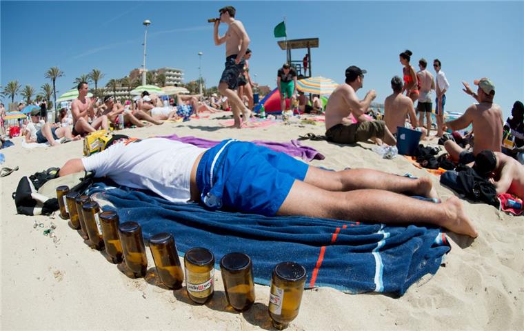 Mallorca: Die Urlaubsinsel läuft über Mallorca und immer wieder Mallorca. Die Urlauber bekommen nicht genug von diesem Reiseziel. Doch so langsam stößt die Insel an ihre Grenzen.