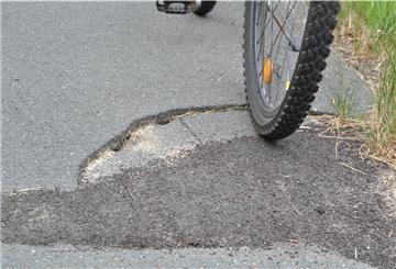 Manch einer ist geneigt, den Zustand des Radweges zwischen Zeven und Heeslingen als lebensgefährlich zu beschreiben.