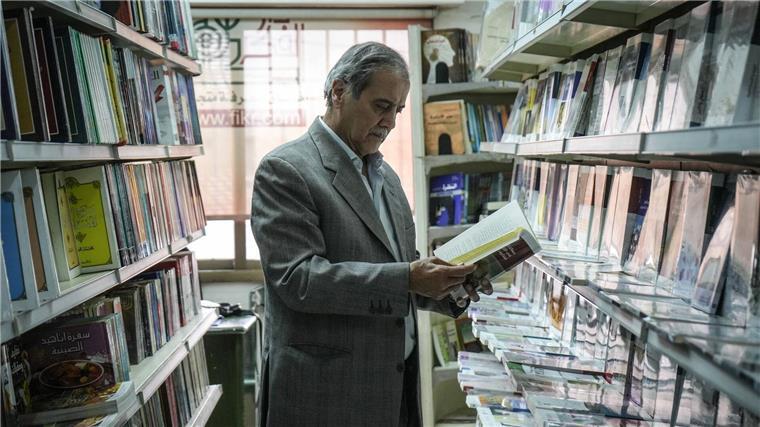 Rückkehr verbotener Bücher: Syriens literarischer Frühling Manche Bücher seien im Syrien von Baschar al-Assad gar in Abwasserrohren versteckt worden, erzählt Wahid Taja.
