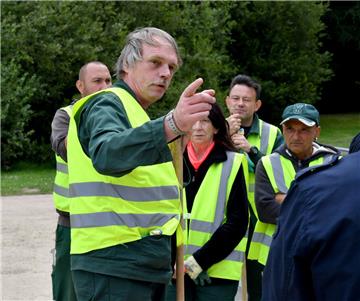 Manfred Büttner und seine Kollegen halten den Speckenbütteler Park sauber. Bei der Bevölkerung kommt das gut an. 