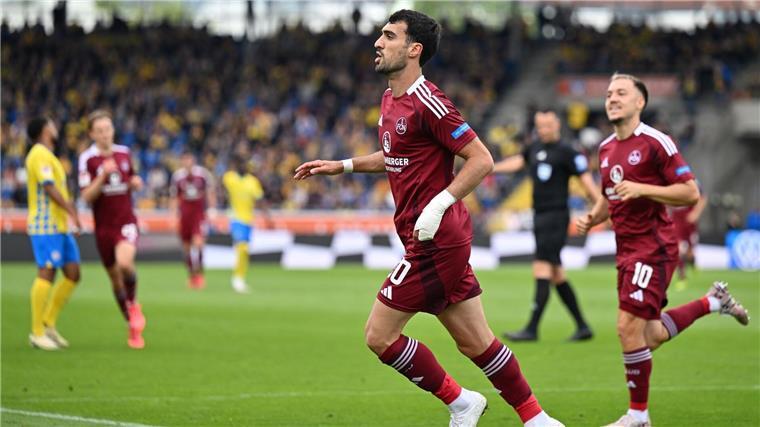 1:4-Debakel: Braunschweig muss in die Relegation Mann des Tages: Nürnbergs Nürnbergs Mahir Emreli.