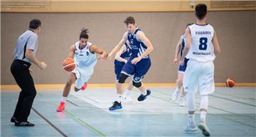 Manuel Bojang (links) ist ein Leistungsträger im U19-Bundesligateam der Eisbären. Der 17-Jährige zeigt aber auch  beim 3x3-Basketball seine Streetball-Qualitäten.