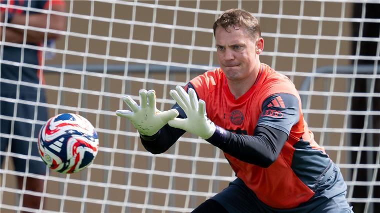 Manuel Neuer trainiert für das Spiel gegen Boca Juniors.