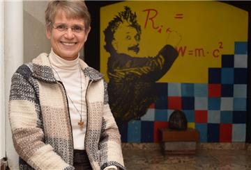 Manuela Heuthaler hat entschieden, dass Tossens nicht ihr Lebensmittelpunkt und die Zinzendorfschule nicht ihre berufliche Zukunft sein soll. Zum Ende ihrer Probezeit hat sie ihren Abschied genommen.