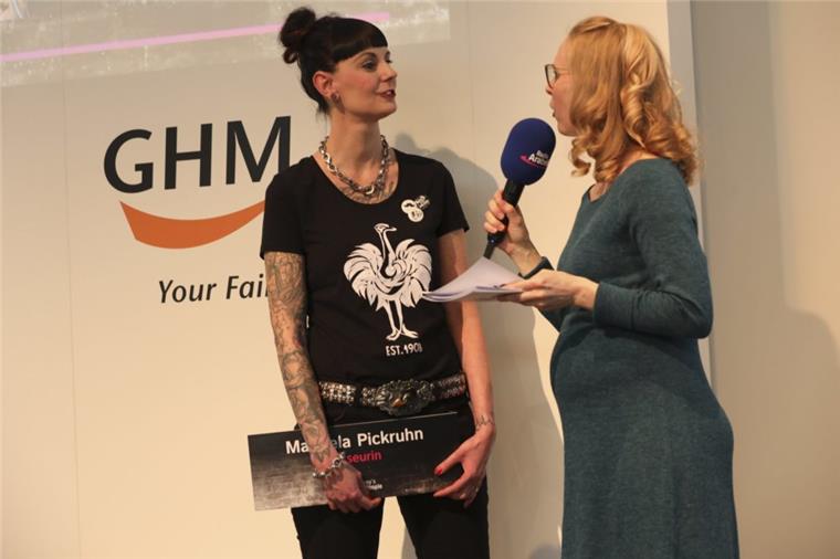 Bremerhaven: Manuela Pickruhn ist nicht „Miss Handwerk“ Manuela Pickruhn beim Interview auf der Bühne von Radio Arabella. Am Ende musste die 44-jährige Friseurgesellin aus Bremerhaven einer Kölnerin den Vortritt lassen.