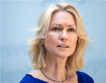 Manuela Schwesig hat Brustkrebs und legt deswegen ihr Amt als kommissarische SPD-Chefin nieder.

