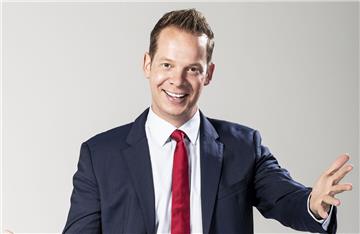 Marco Brüser ist zu Gast in seiner Heimatstadt Bremerhaven und hat gleich auch noch ein paar Freunde mitgebracht.