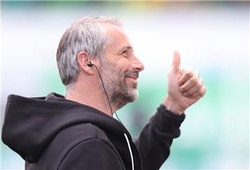 Marco Rose wird auch in der kommenden Saison Borussia Dortmund trainieren. Er weist anderslautende Spekulationen zurück.
