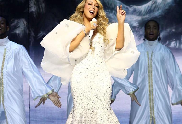 Mariah Carey trat am 17. Dezember bei einem ihrer zahlreichen Weihnachtskonzerte 2024 in Brooklyn in New York auf.