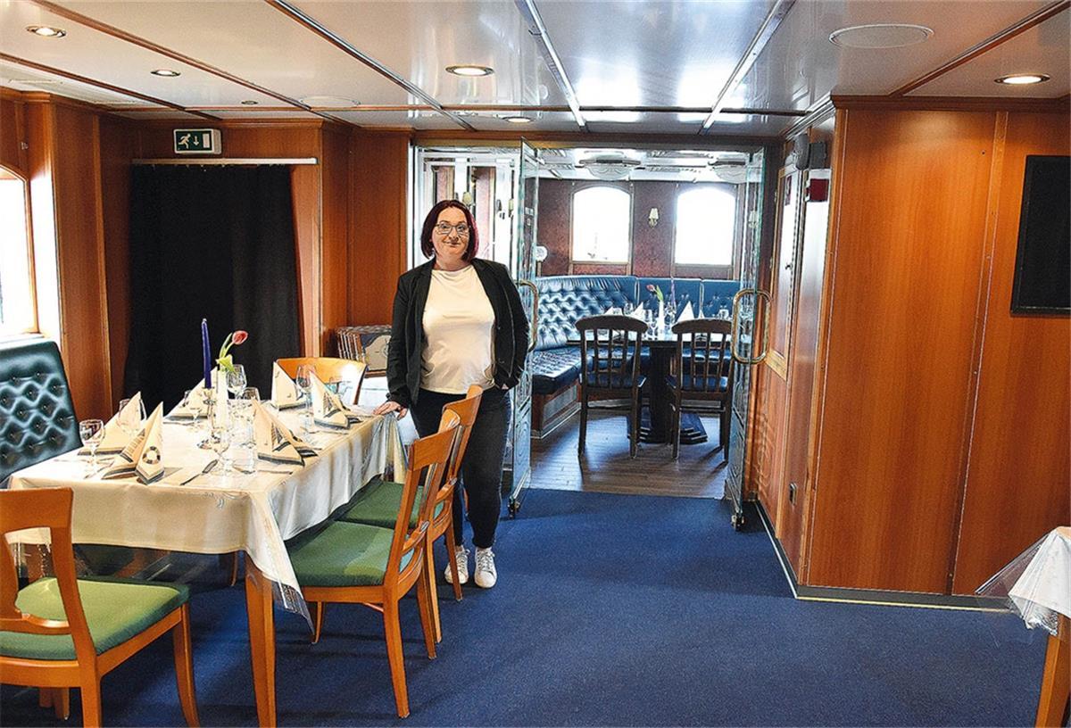 Schaufenster Fischereihafen - Wir sind wieder da! Maritime Gastronomie direkt auf dem Wasser kann man auf dem Salondampfer Hansa genießen.