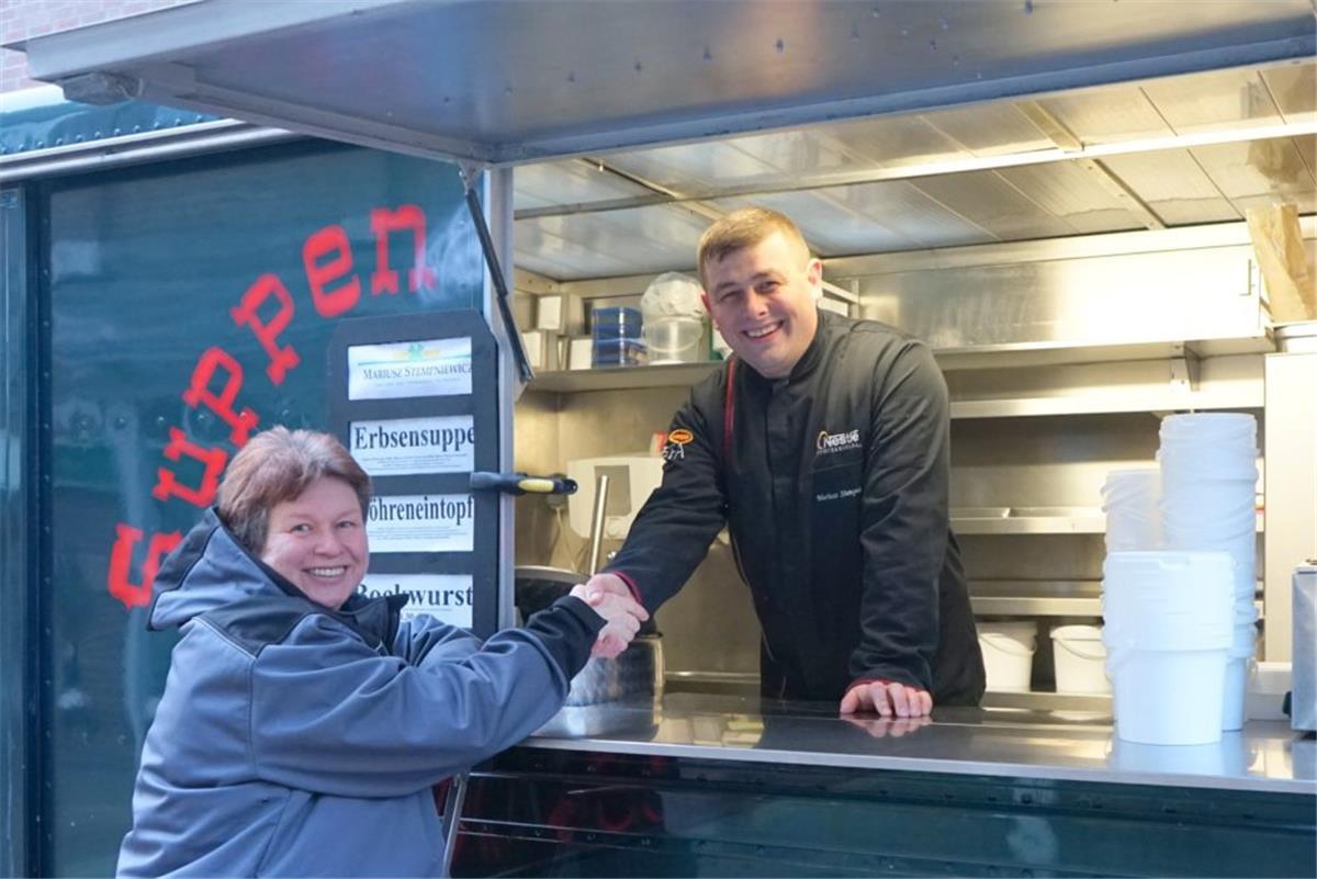 Geestland: Neuer Suppenmann auf Langener Wochenmarkt Mariusz Stempkiewicz ist der neue Suppenmann auf dem Langener Wochenmarkt.