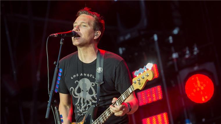 Mit Blink-182 zurück in die Jahrtausendwende Mark Hoppus, Bassist und Sänger der Band „Blink-182“, beim Musikfestival Hurricane.