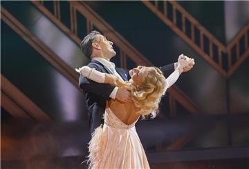 Mark Keller, Schauspieler, und Kathrin Menzinger, Profitänzerin, tanzen in der RTL-Tanzshow „Let's Dance“ auf dem Parkett im Coloneum. In dieser Woche bekommen beide neue Partner zugewiesen.