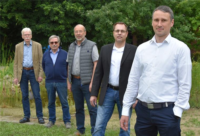 Markus Schwiering (vorne) will Tarmstedts neuer Samtgemeindebürgermeister werden. Seine Kandidatur unterstützen (von rechts) neben dem CDU-Gemeindeverbandsvorsitzenden Stephan Otten und CDU-Fraktionschef Heinz-Hermann Holsten auch Rolf Struckmeyer (Natürlich Samtgemeinde Tarmstedt) und Henry Michaelis (FDP). 