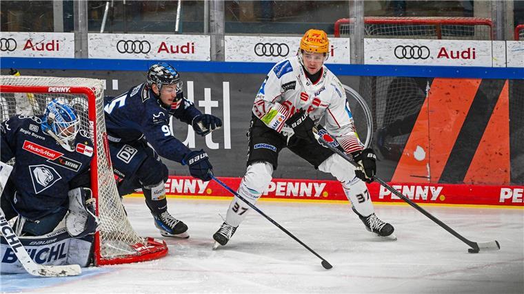 Eisbären holen Vikingstad aus Bremerhaven Markus Vikingstad (r) spielt die kommenden drei Jahre in Berlin.