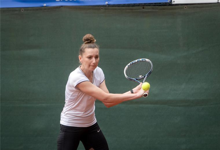 Marrit Boonstra beim Schlag