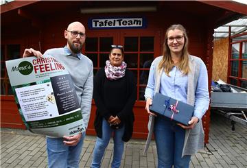 Martijn Sneijder, Denise Smith von der Tafel in Nordenham und Malin Stoldt haben die Durchführung der Aktion gemeinsam geplant - für wohlige Weihnachtsgefühle in der Corona Herbst- und Wintersaison.