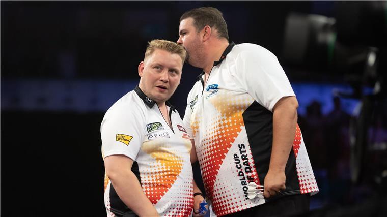 Martin Schindler (l) und Gabriel Clemens schieden bei der Team-WM im Achtelfinale aus.