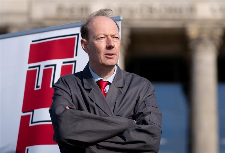 Martin Sonneborn, Mitglied des Europäischen Parlaments und Gründer von “Die Partei” kommt nach Bremerhaven.