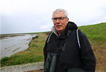 Martin Sprötge ist Geschäftsführer der Planungsgruppe Grün. Im Auftrag der Jade-Weser-Port Realisierungsgesellschaft hat der die Umsetzung der Kompensationsmaßnahme am Langwarder Groden begleitet.