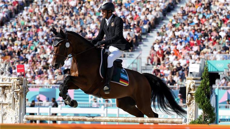Moderne Fünfkämpfer Dogue und Liebig verpassen Medaillen Marvin Dogue bei seinem Ritt im olympischen Finale.