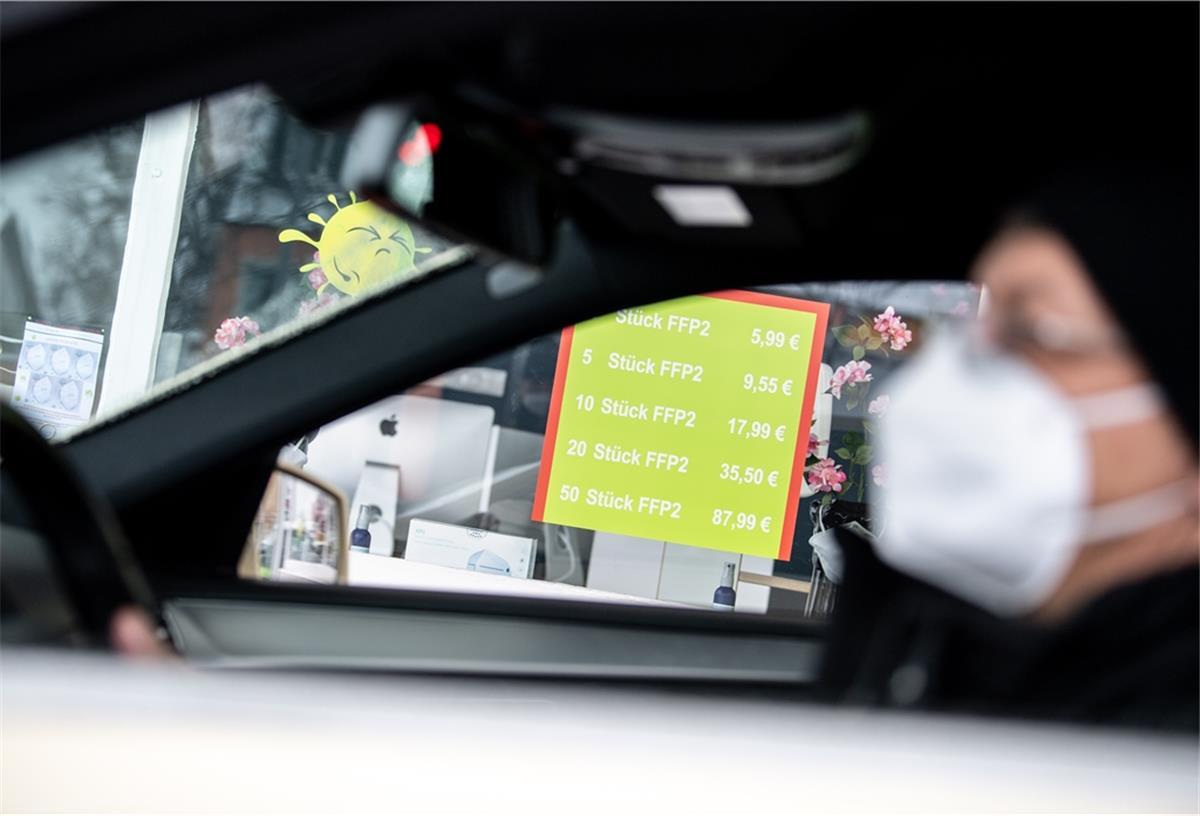Maske im Auto: In Berlin ist das nun verplichtend.