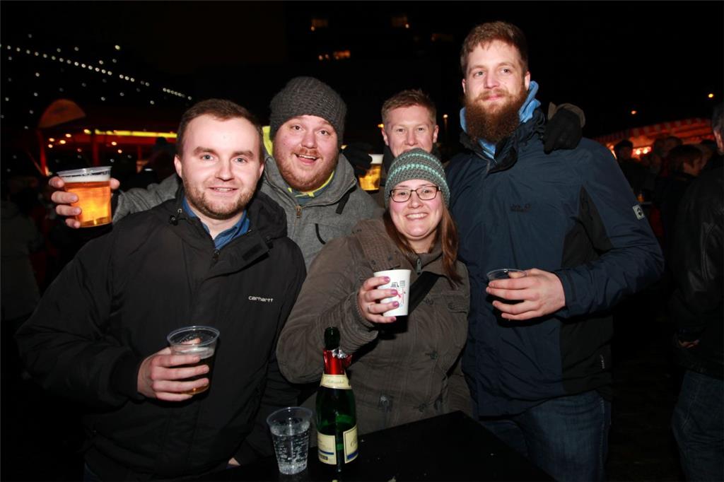 Mathies Jährling , Marc und Anne Münch, Max Nitze und Matthias Kuhn am Deich