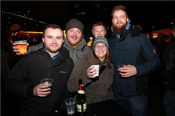 Mathies Jährling , Marc und Anne Münch, Max Nitze und Matthias Kuhn am Deich