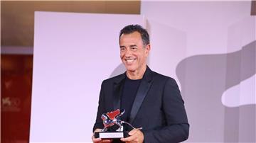 Matteo Garrone ist bei den Filmfestspielen in Venedig mit dem Silbernen Löwen für die beste Regie ausgezeichnet worden.
