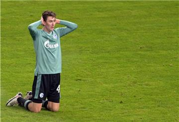 Matthew Hoppe von Schalke ärgert sich über eine verpasste Chance.