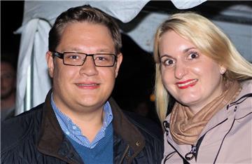 Matthias Keck, dem stv. Langener Ortsbürgermeister und seiner Partnerin gefiel es auch beim Stadfest in Langen.