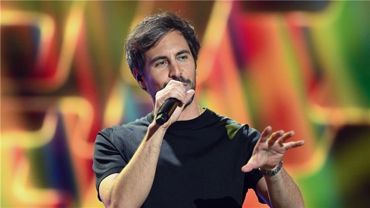 Max Giesinger denkt bei Shows auch schon mal an seine Wäsche oder die Steuererklärung.