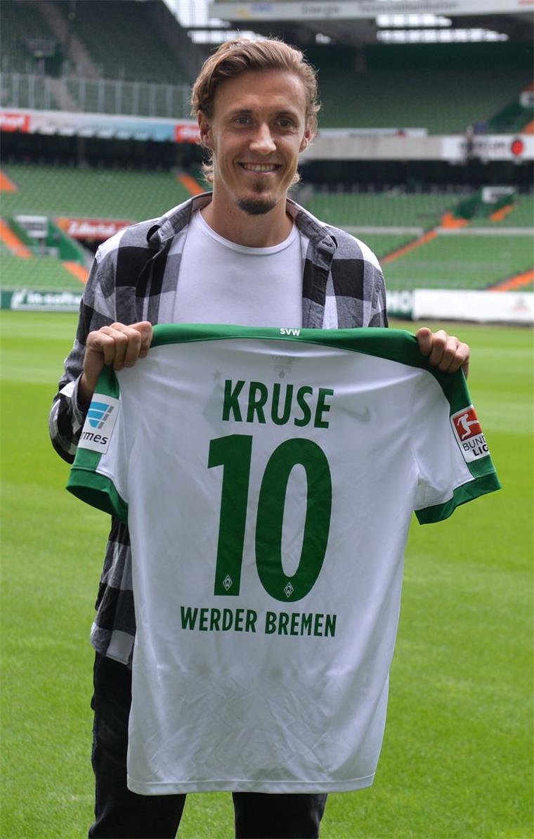 Schrecksekunde bei Werder: Kruse bricht Training ab Max Kruse hat sich weh getan.