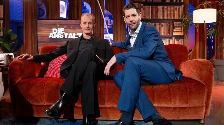 Zehn Jahre „Die Anstalt“ und der Wunsch nach Streit Max Uthoff (l) und Claus von Wagner nach der Aufzeichnung der Jubiläumssendung von der ZDF-Politsatire „Die Anstalt“ .